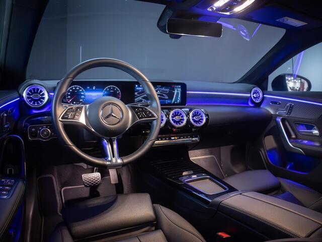 Mercedes-Benz CLA-KLASSE Shooting Brake 180 AMG Line Panorama dak