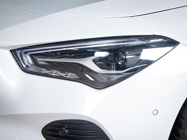 Mercedes-Benz CLA-KLASSE Shooting Brake 180 AMG Line Panorama dak