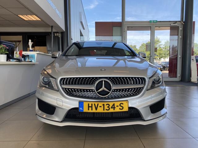 Mercedes-Benz CLA-KLASSE 180 Ambition,AMG Line,Automaat,Navigatie,Parkeerassistent,Trekhaak,Half Leder/Alcantara,Climate&Cruisecontrol,Keyless Entry,Bluetooth met Spraakbediening,18 Inch Lmv