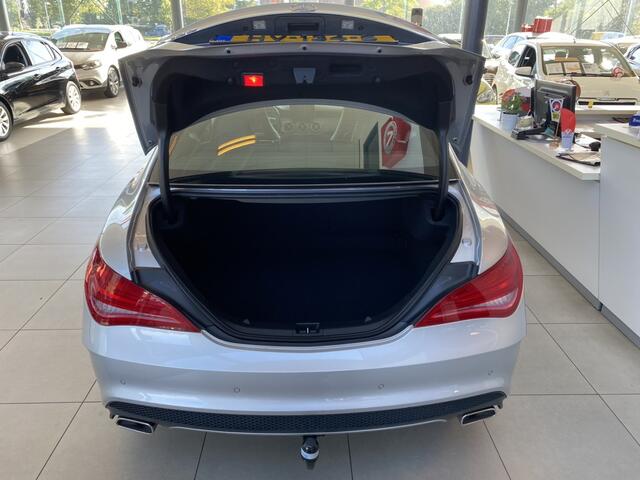 Mercedes-Benz CLA-KLASSE 180 Ambition,AMG Line,Automaat,Navigatie,Parkeerassistent,Trekhaak,Half Leder/Alcantara,Climate&Cruisecontrol,Keyless Entry,Bluetooth met Spraakbediening,18 Inch Lmv