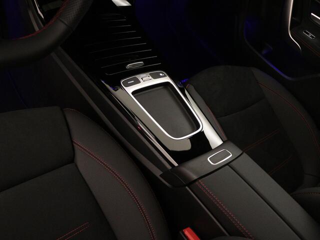 Mercedes-Benz CLA-KLASSE Shooting Brake 180 Star Edition AMG Line | Nightpakket | Parkeerpakket met achteruitrijcamera | Spiegelpakket | EASY PACK achterklep | USB pakket plus | KEYLESS GO-comfortpakket | Sfeerverlichting | Zitcomfortpakket |