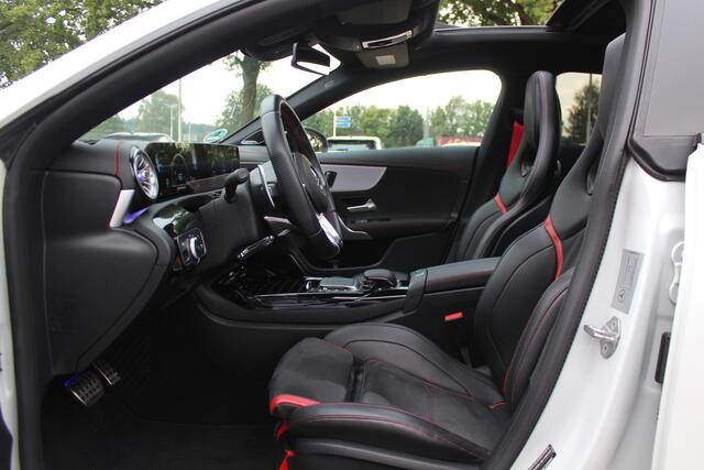 Mercedes-Benz CLA-KLASSE Shooting Brake AMG 45 S 4MATIC+ Premium Plus / Panoramadak / 360Camera / Sportuitlaat / Schaalstoelen / Burmester / DAB / Dodehoek / Matrix LED / Memory seats / Navigatie