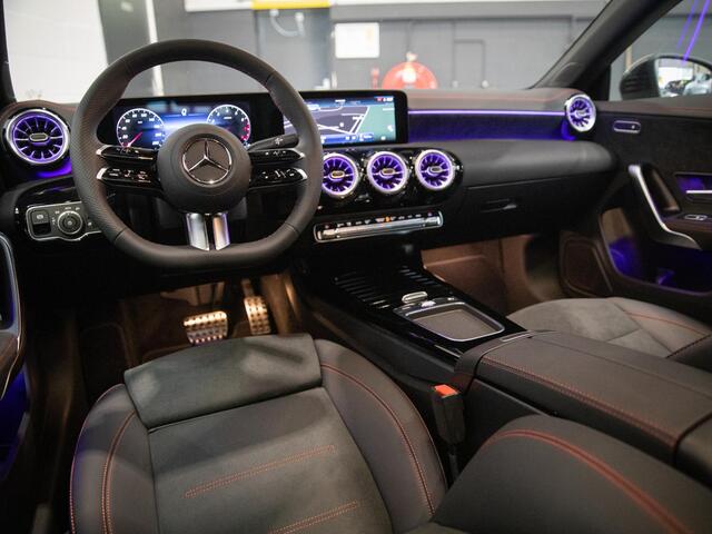 Mercedes-Benz CLA-KLASSE 180 AMG Line Panorama dak