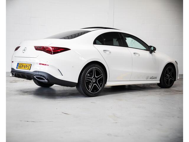 Mercedes-Benz CLA-KLASSE 180 AMG Line Panorama dak