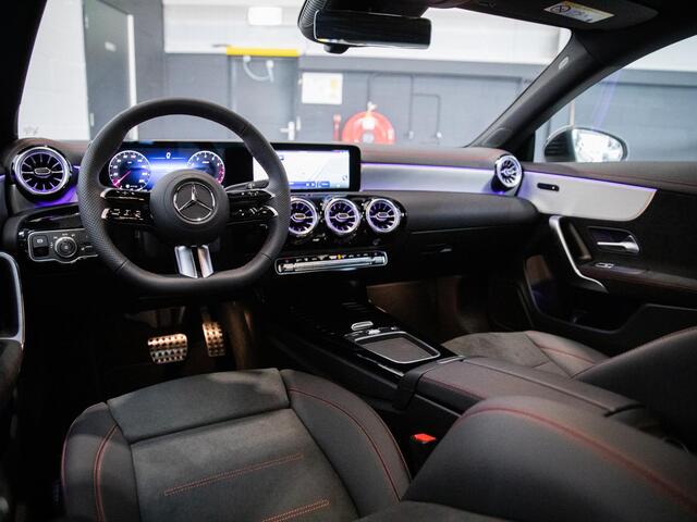 Mercedes-Benz CLA-KLASSE 180 AMG Line Panorama dak