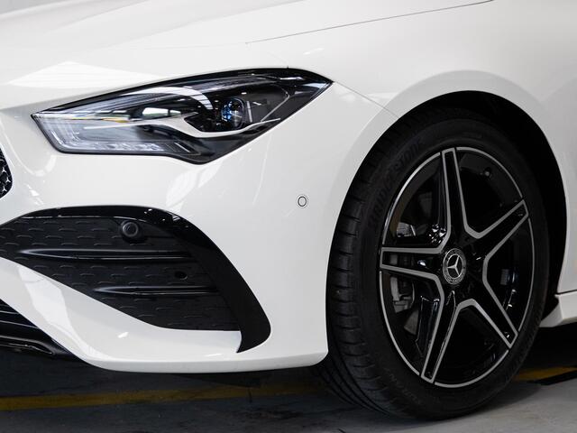 Mercedes-Benz CLA-KLASSE 180 AMG Line Panorama dak