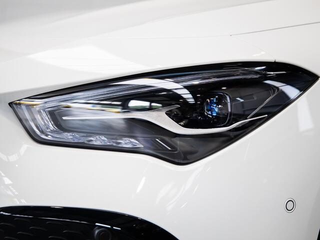 Mercedes-Benz CLA-KLASSE 180 AMG Line Panorama dak