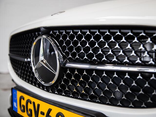 Mercedes-Benz CLA-KLASSE 180 AMG Line Panorama dak