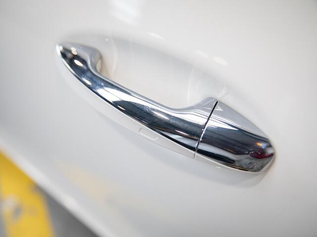 Mercedes-Benz CLA-KLASSE 180 AMG Line Panorama dak