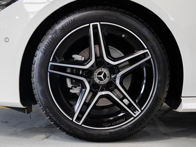 Mercedes-Benz CLA-KLASSE 180 AMG Line Panorama dak