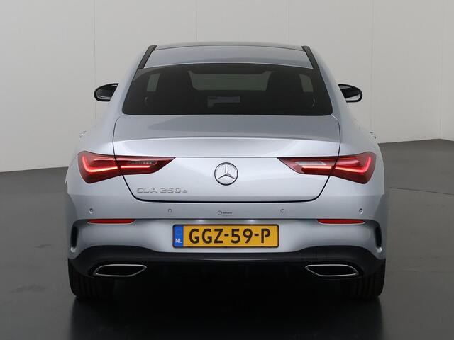 Mercedes-Benz CLA-KLASSE 250e AMG line | Panoramadak | 19 inch | Keyless go | Sfeerverlichting | Achteruitrijcamera |