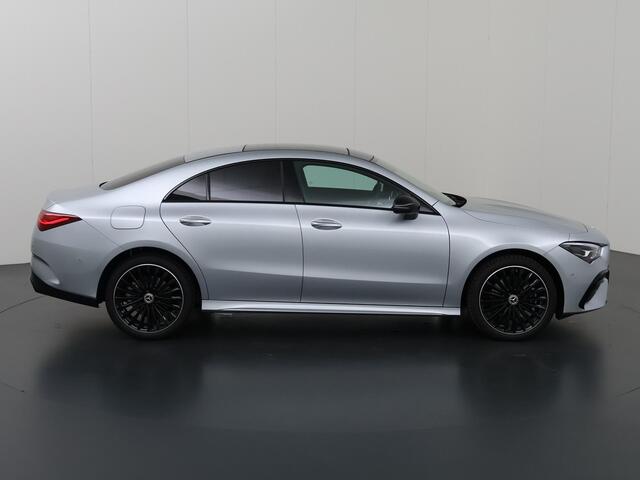 Mercedes-Benz CLA-KLASSE 250e AMG line | Panoramadak | 19 inch | Keyless go | Sfeerverlichting | Achteruitrijcamera |