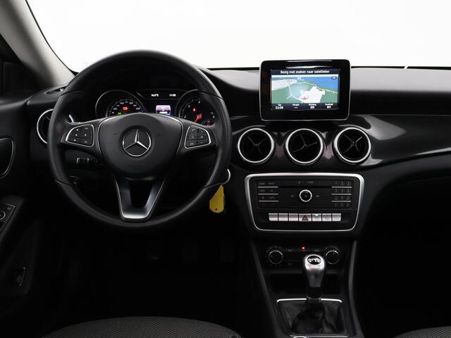 Mercedes-Benz CLA-KLASSE 180D AMBITION + PANORAMA / LED / NAVIGATIE