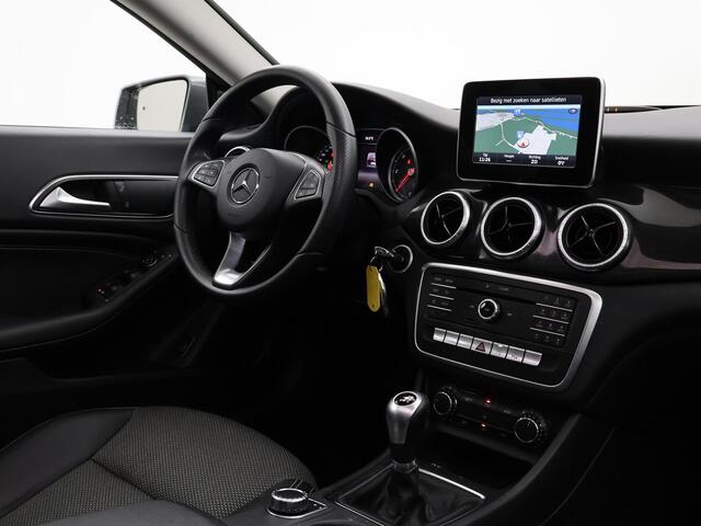 Mercedes-Benz CLA-KLASSE 180D AMBITION + PANORAMA / LED / NAVIGATIE