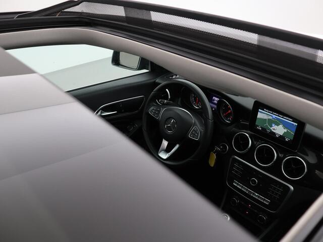 Mercedes-Benz CLA-KLASSE 180D AMBITION + PANORAMA / LED / NAVIGATIE