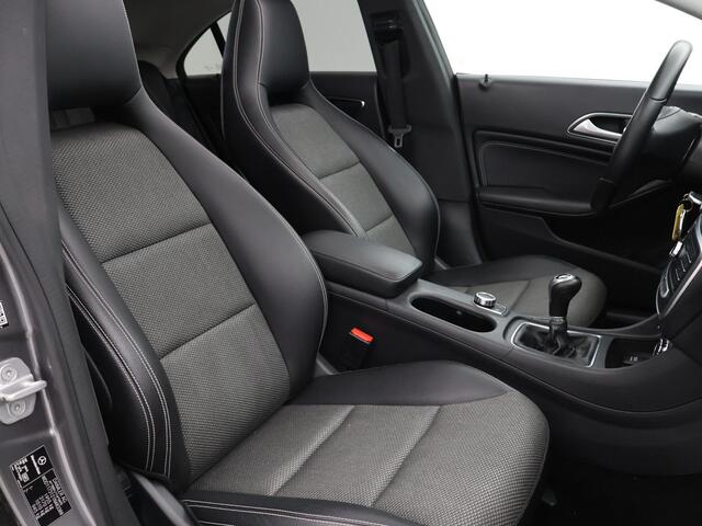 Mercedes-Benz CLA-KLASSE 180D AMBITION + PANORAMA / LED / NAVIGATIE