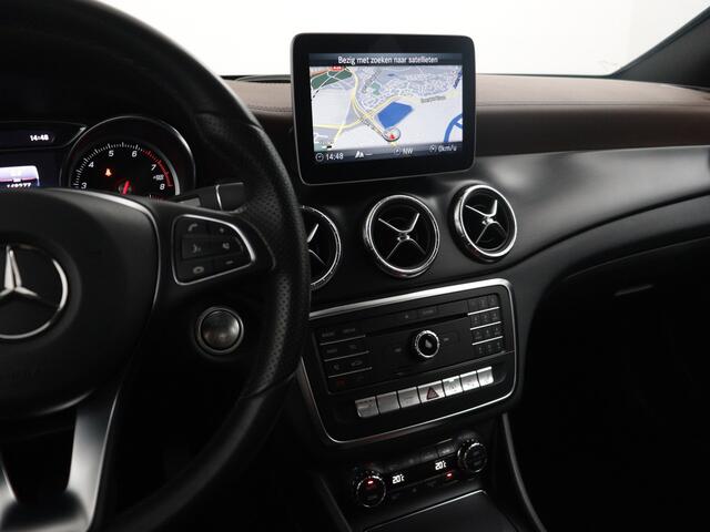 Mercedes-Benz CLA-KLASSE 200 Prestige Parkeersensor voor en achter, navi