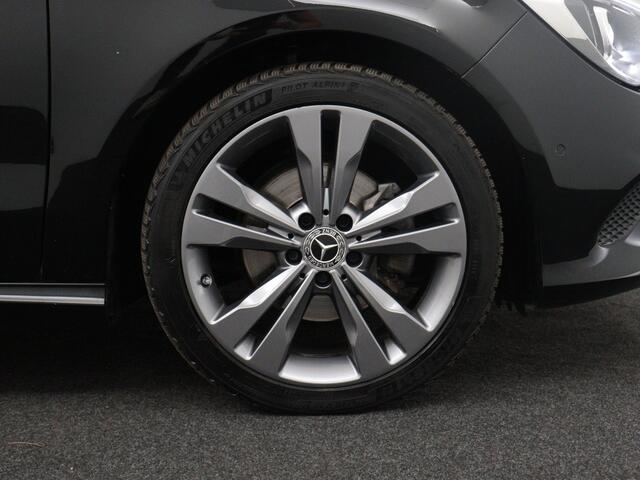 Mercedes-Benz CLA-KLASSE 200 Prestige Parkeersensor voor en achter, navi