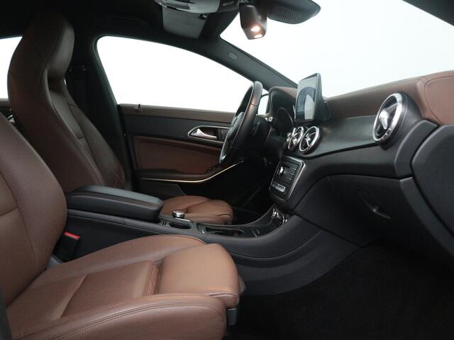 Mercedes-Benz CLA-KLASSE 200 Prestige Parkeersensor voor en achter, navi