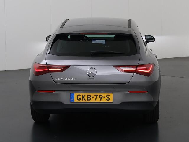 Mercedes-Benz CLA-KLASSE Shooting Brake 250 e Star Edition 2x groot scherm | Led verlichting | Achteruitrijcamera | 17 inch LM velgen |