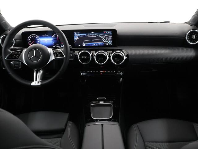 Mercedes-Benz CLA-KLASSE Shooting Brake 250 e Star Edition 2x groot scherm | Led verlichting | Achteruitrijcamera | 17 inch LM velgen |