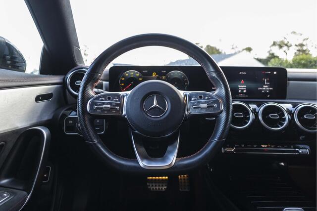 Mercedes-Benz CLA-KLASSE Shooting Brake 250 e AMG | E-Trekhaak | Night | Carplay | DAB | Stoelverw.