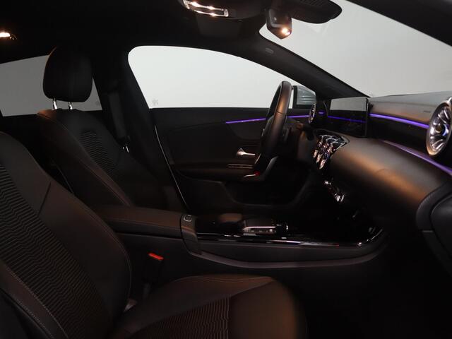 Mercedes-Benz CLA-KLASSE Shooting Brake 180 Luxury Line | Rij-assistentie | Apple carplay | Android auto | Multibeam LED | Keyless-go | Sfeerverlichting |