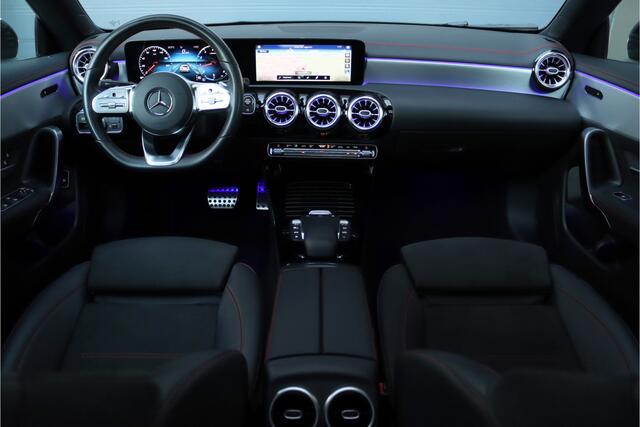 Mercedes-Benz CLA-KLASSE 200 Business Solution AMG Line Aut7 | Panoramadak | Widescreen | Trekhaak | Sfeerverlichting | Camera | High Perf. LED | Stoelverwarming | Cruise Control |