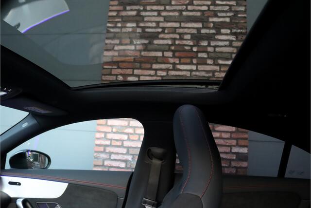 Mercedes-Benz CLA-KLASSE 200 Business Solution AMG Line Aut7 | Panoramadak | Widescreen | Trekhaak | Sfeerverlichting | Camera | High Perf. LED | Stoelverwarming | Cruise Control |