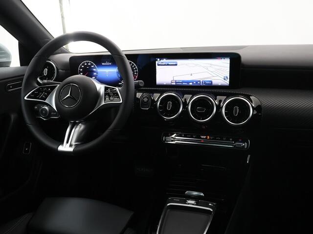 Mercedes-Benz CLA-KLASSE 250 e Star Edition 2x groot scherm | 17 inch LM velgen | Led verl. | Achteruitrijcamera