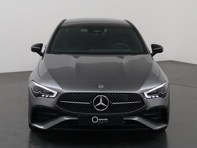 Mercedes-Benz CLA-KLASSE 180 Star Edition AMG Line | Panoramadak | Night | 19" AMG Velgen | Sfeerverlichting | Parkeercamera |