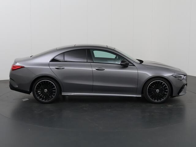 Mercedes-Benz CLA-KLASSE 180 Star Edition AMG Line | Panoramadak | Night | 19" AMG Velgen | Sfeerverlichting | Parkeercamera |