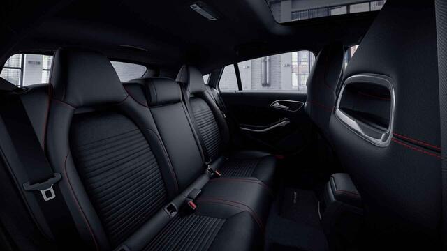Mercedes-Benz CLA-KLASSE Shooting Brake 180 Business Solution AMG | Panoramadak | Stoelverwarming | Sfeerverlichting | Trekhaak | Achteruirijcamera |