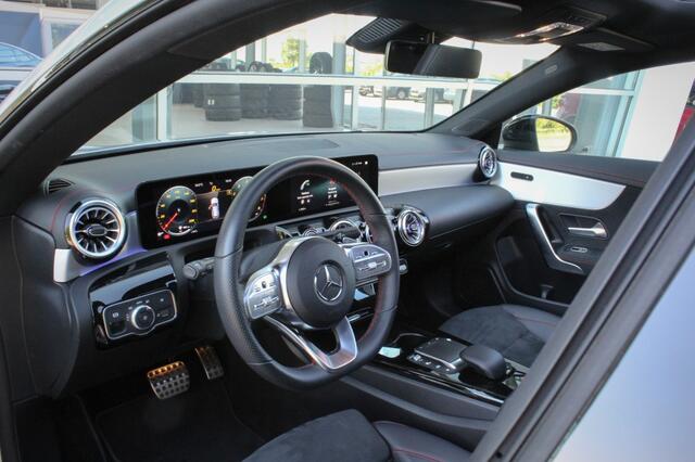Mercedes-Benz CLA-KLASSE 180 AMG | Pano | Sfeerverlichting |
