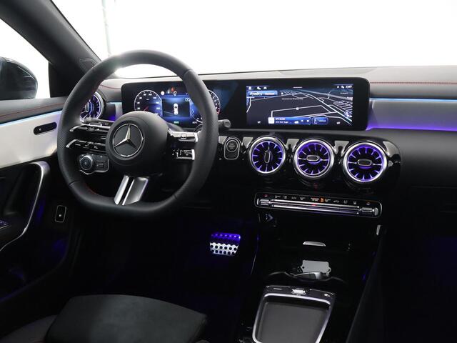 Mercedes-Benz CLA-KLASSE Shooting Brake 250 e Star Edition AMG Line Plus | Panoramaschuifdak | MULTIBEAM LED | Nightpakket | Sfeerverlichting | Multispaak Velgen