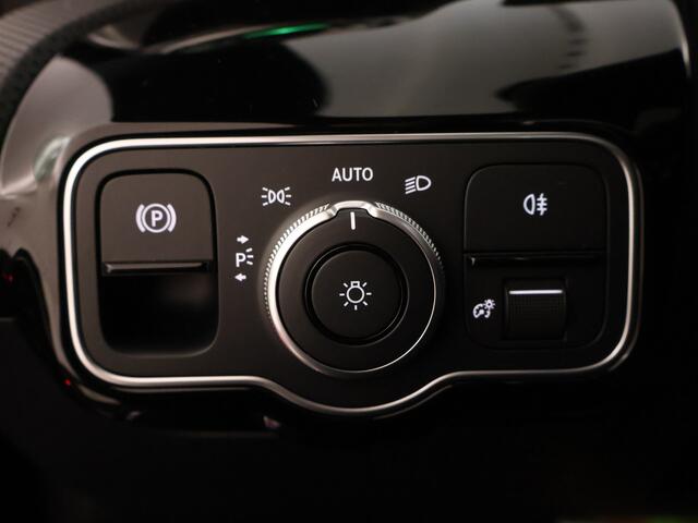 Mercedes-Benz CLA-KLASSE 180 Star Edition AMG Line Plus | Parkeerpakket met 360°-camera | KEYLESS GO-comfortpakket | Dodehoekassistent | Antidiefstalpakket GUARD 360° Plus | Draadloos oplaadsysteem voor Smartphone |