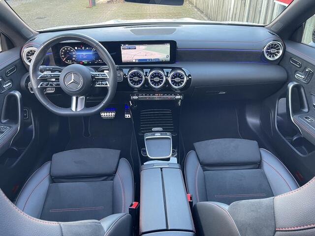 Mercedes-Benz CLA-KLASSE Shooting Brake 250 e AMG Line 19"/Panoramadak/Matrix LED/Stoel + stuurverwarming + memory/Apple Carplay & Android Auto/Adaptieve cruise/Dodehoek