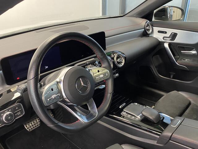 Mercedes-Benz CLA-KLASSE 180 Business Solution AMG Panoramadak Sfeerverlichting 18LMV Cruise control DAB+