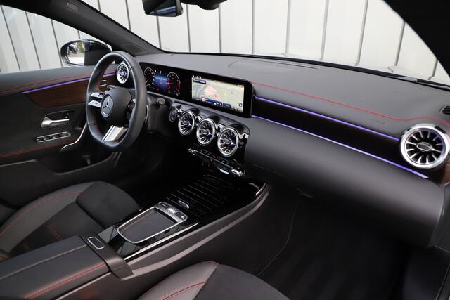 Mercedes-Benz CLA-KLASSE 180 AMG Aut7 | Sfeerverlichting | Pano | Keyles-go | ACC | Stuurverwarming | Led | 2024.