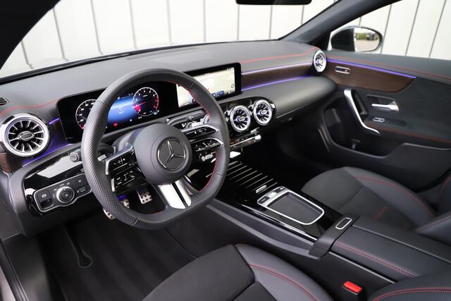 Mercedes-Benz CLA-KLASSE 180 AMG Aut7 | Sfeerverlichting | Pano | Keyles-go | ACC | Stuurverwarming | Led | 2024.