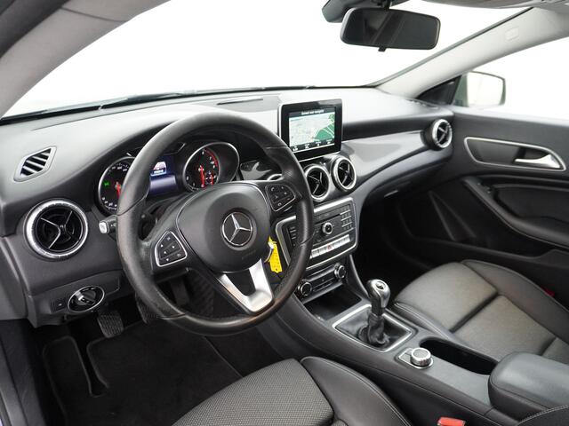 Mercedes-Benz CLA-KLASSE Shooting Brake 180K AMG 18"Lmv Sportstoelen Navi High-performance-LED PDC-a+v Cruise Night Pakket Urban Pakket Control Ambition Parkeerpilot Communicat-mod umts Led Pdc Bluetooth Camtronic Privacy Glas Garmin® MAP PILOT Actieve motorkap Remassistent Camtr