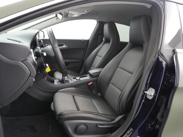 Mercedes-Benz CLA-KLASSE Shooting Brake 180K AMG 18"Lmv Sportstoelen Navi High-performance-LED PDC-a+v Cruise Night Pakket Urban Pakket Control Ambition Parkeerpilot Communicat-mod umts Led Pdc Bluetooth Camtronic Privacy Glas Garmin® MAP PILOT Actieve motorkap Remassistent Camtr