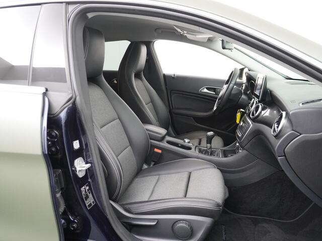 Mercedes-Benz CLA-KLASSE Shooting Brake 180K AMG 18"Lmv Sportstoelen Navi High-performance-LED PDC-a+v Cruise Night Pakket Urban Pakket Control Ambition Parkeerpilot Communicat-mod umts Led Pdc Bluetooth Camtronic Privacy Glas Garmin® MAP PILOT Actieve motorkap Remassistent Camtr