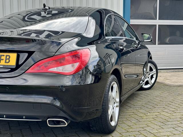 Mercedes-Benz CLA-KLASSE 180 d AMG pakket / vol leder / Sport stoelen / Top onderhouden / Navi / Camera / 18'' Hill hold