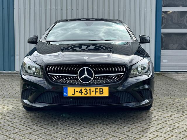Mercedes-Benz CLA-KLASSE 180 d AMG pakket / vol leder / Sport stoelen / Top onderhouden / Navi / Camera / 18'' Hill hold