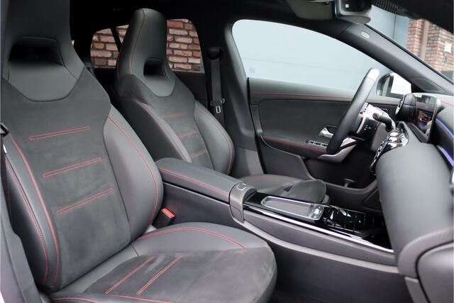 Mercedes-Benz CLA-KLASSE Shooting Brake 250 e AMG Line Aut8 | Facelift | Panoramadak | Distronic | Keyless Go | Widescreen | Verwarmd Stuurwiel | Sfeerverlichting | Dodehoekassistent | Camera |