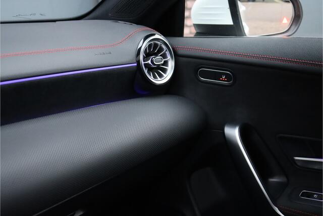 Mercedes-Benz CLA-KLASSE Shooting Brake 250 e AMG Line Aut8 | Facelift | Panoramadak | Distronic | Keyless Go | Widescreen | Verwarmd Stuurwiel | Sfeerverlichting | Dodehoekassistent | Camera |