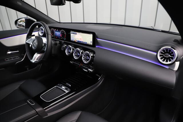 Mercedes-Benz CLA-KLASSE 180 Luxury Line | Aut7 | Panoramadak | Distronic | Sfeerverlichting | Leder | Stuurwielverw. | Stoelverw. | Facelift | 2023.