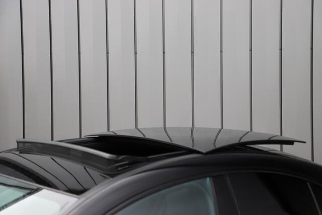 Mercedes-Benz CLA-KLASSE 180 Luxury Line | Aut7 | Panoramadak | Distronic | Sfeerverlichting | Leder | Stuurwielverw. | Stoelverw. | Facelift | 2023.