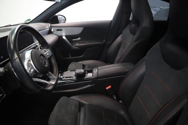 Mercedes-Benz CLA-KLASSE 180 Business Solution Luxery Sfeer verlichting Panoramadak, Ambi light, Navigatie, 18LMV, Matte kleur 2 jaar garantie mogelijk* (vraag naar de voorwaarden)